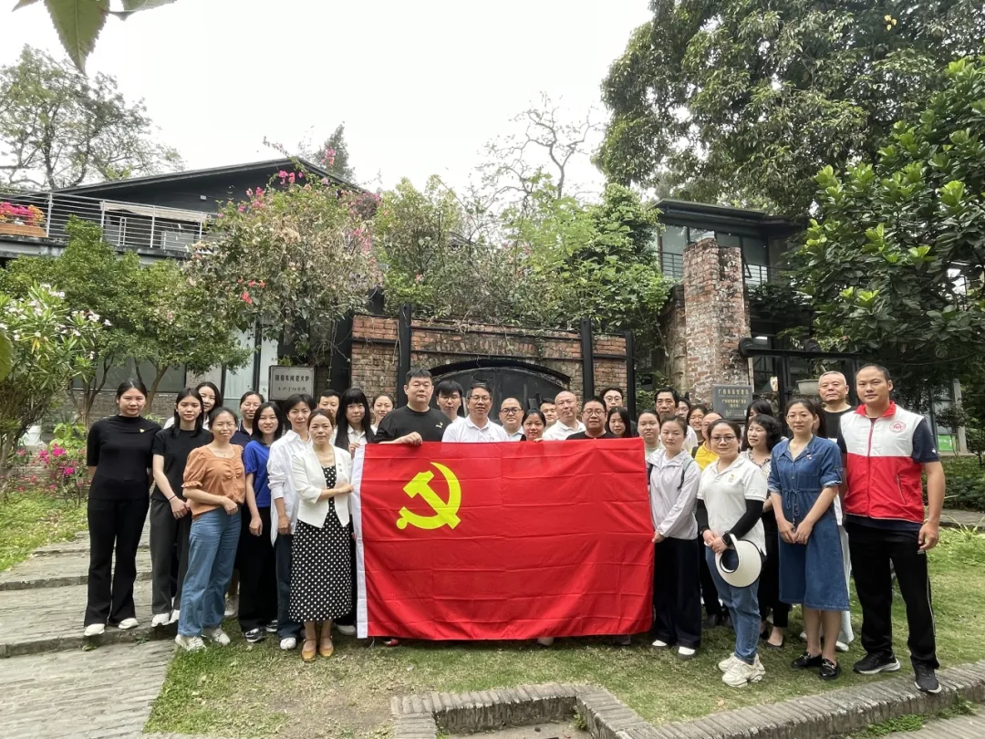 “以綠為筆繪生態(tài) 向新向上向未來” T.I.T創(chuàng)意園開展聯(lián)合植樹活動(dòng)